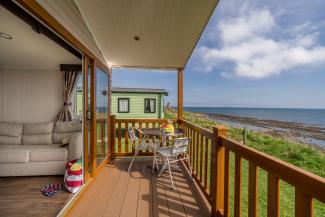 Castaway Vista holiday home veranda overlooking the Firth of Forth