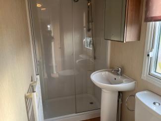 The Vista Platinum - shower room