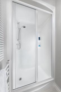 Eden Holiday Homes - shower room with wc